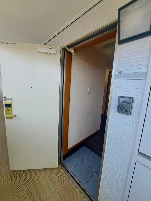 トレジャー霞ヶ関2階 玄関