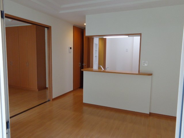 ＥＶＥＲ　ＳＨＩＮＥ　ＳＨＯＮＡＮ リビング