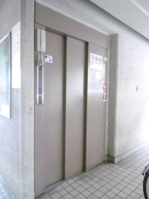 エスポワール西八 エントランス