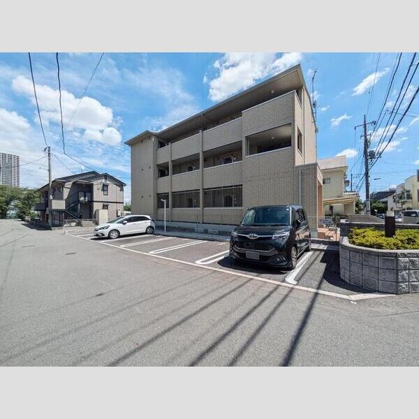 プリムヴェール　弐十壱番館 駐車場