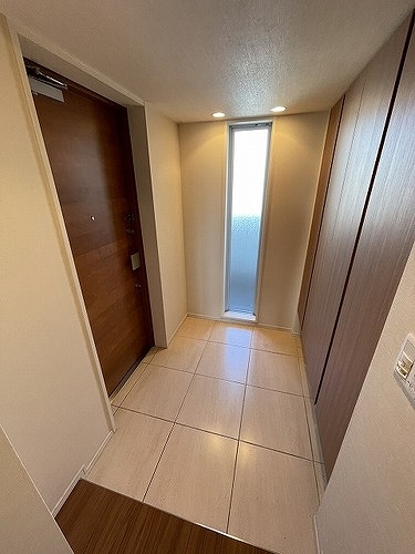 ブランズ調布サザンプレミアム 玄関　（内装前）