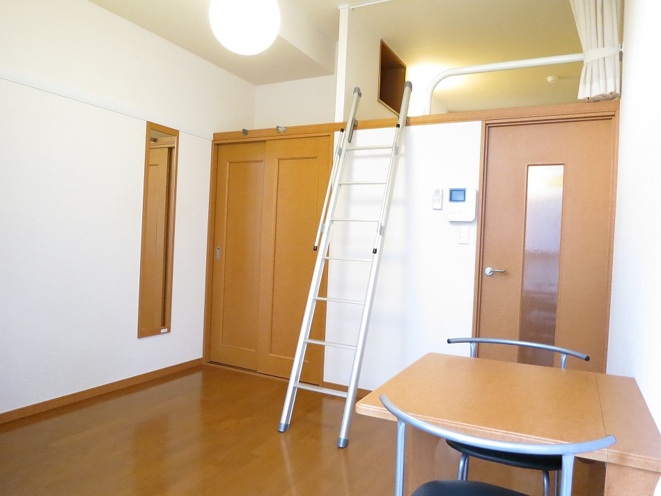 レオパレスコラール　キシ110号室 リビング