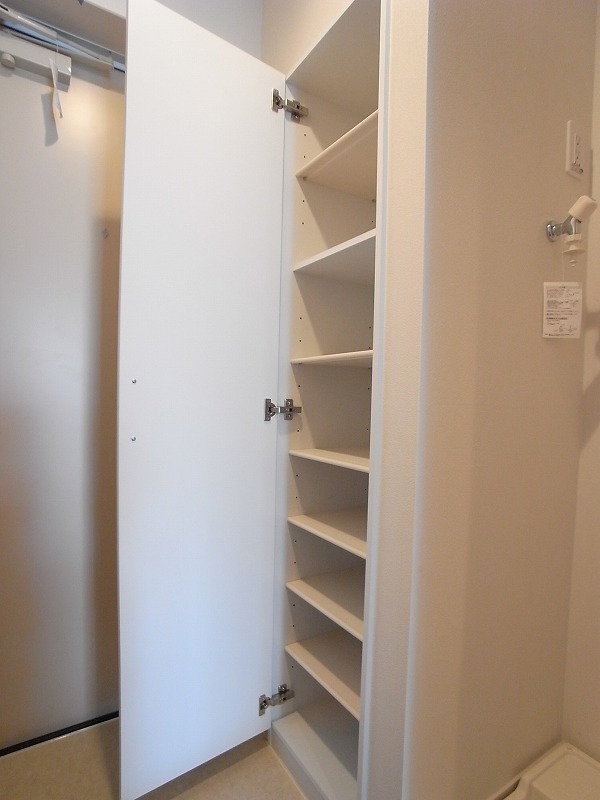 リブリ・フラムドール1階 玄関