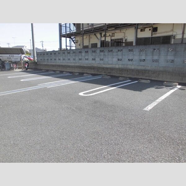 ヴァレッタ　B 駐車場