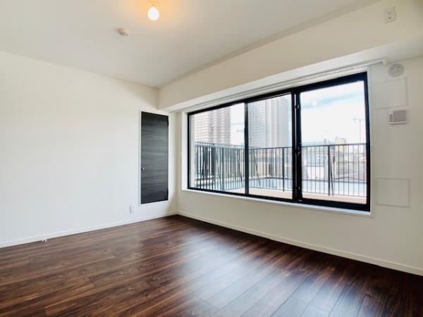 ＥＶＥＲＴＯＷ　ＣＨＯＪＡＭＡＲＵ2階 リビング