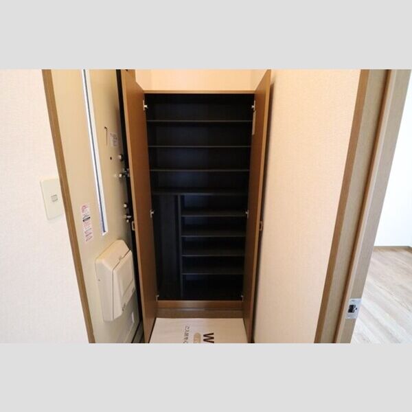 モービルガーデン山田　壱番館202号室 シューズボックス