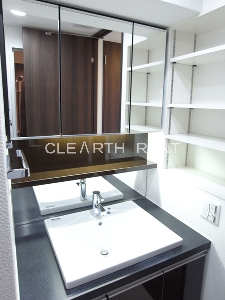 コンシェリア新宿ＥＡＳＴ13階 忙しい朝には欠かせない洗面所です