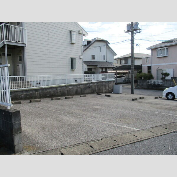 アイミー・メゾン 駐車場