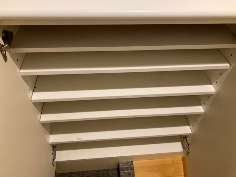 デュオ・スカーラ横濱山下町7階 下足入れ