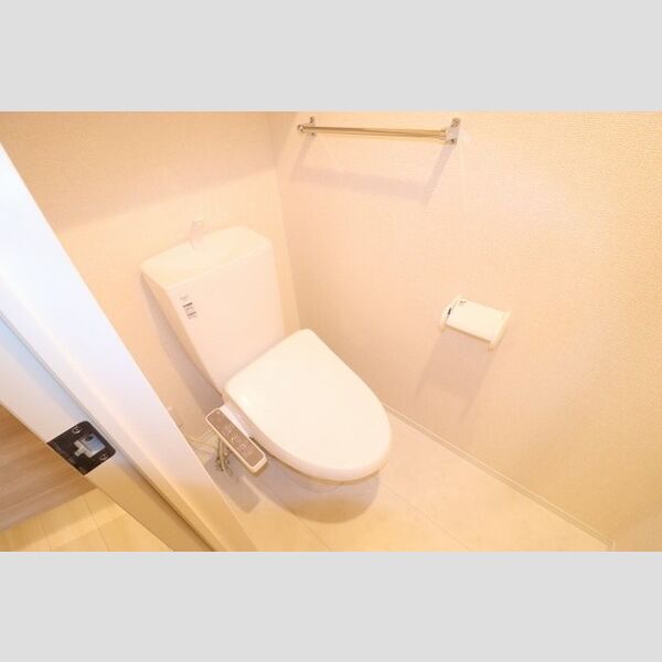 アベニール207号室 トイレ　温水洗浄暖房便座