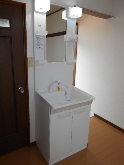 ハイム滝 ☆嬉しい独立洗面台付き☆洗面周りの小物もスッキリ収納できます☆