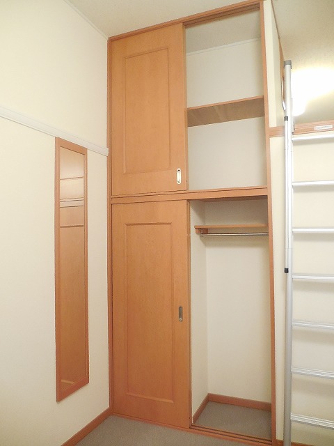 レオパレスチェルシー201号室 リビング