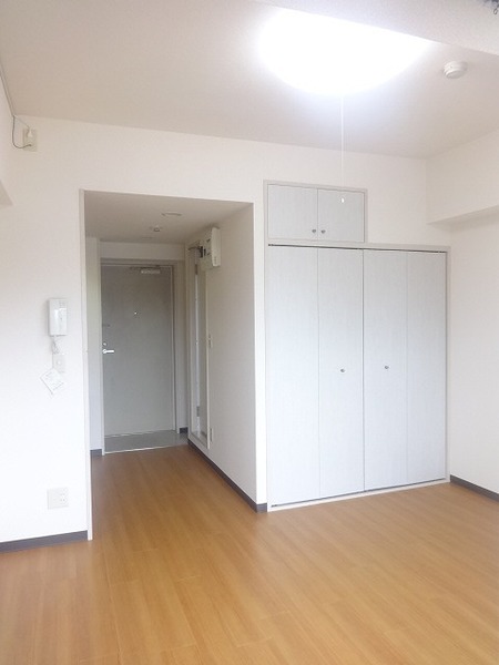 ドルチェ府中402号室 リビング