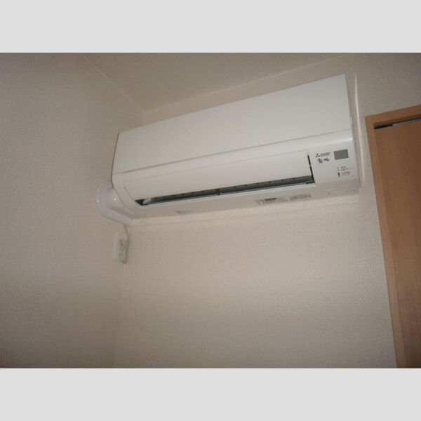 マロン シャトー　A 各居室エアコン付いてます(写真は西部屋)