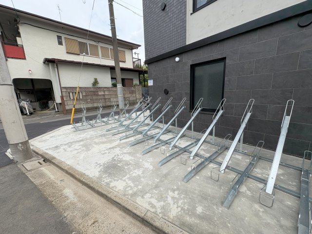 ジェノヴィア新高円寺0104号室 駐輪場
