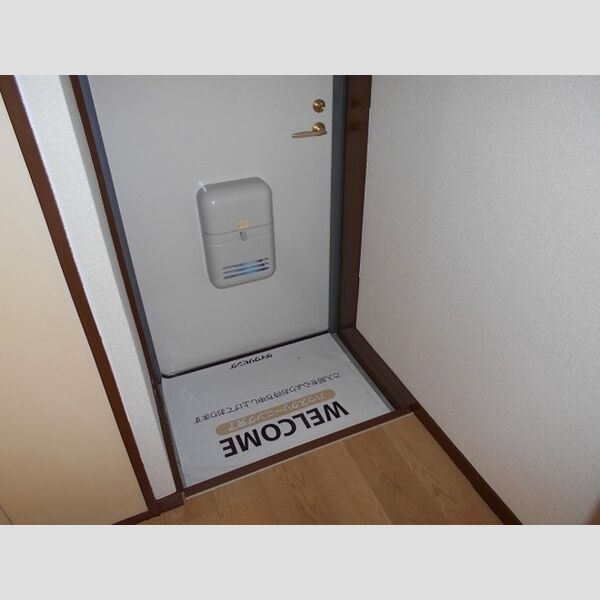 ベルメゾン土屋301号室 玄関