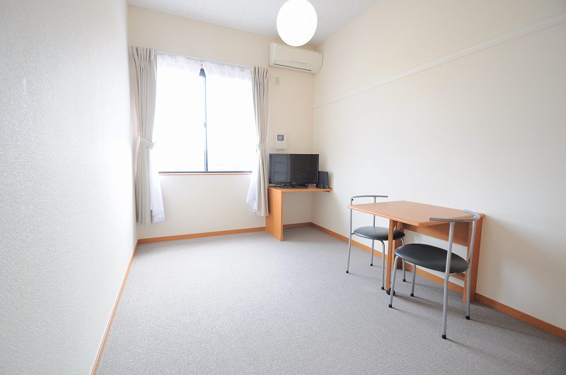 レオパレスＲＩＶＥＲＳＡＮＤ リビング