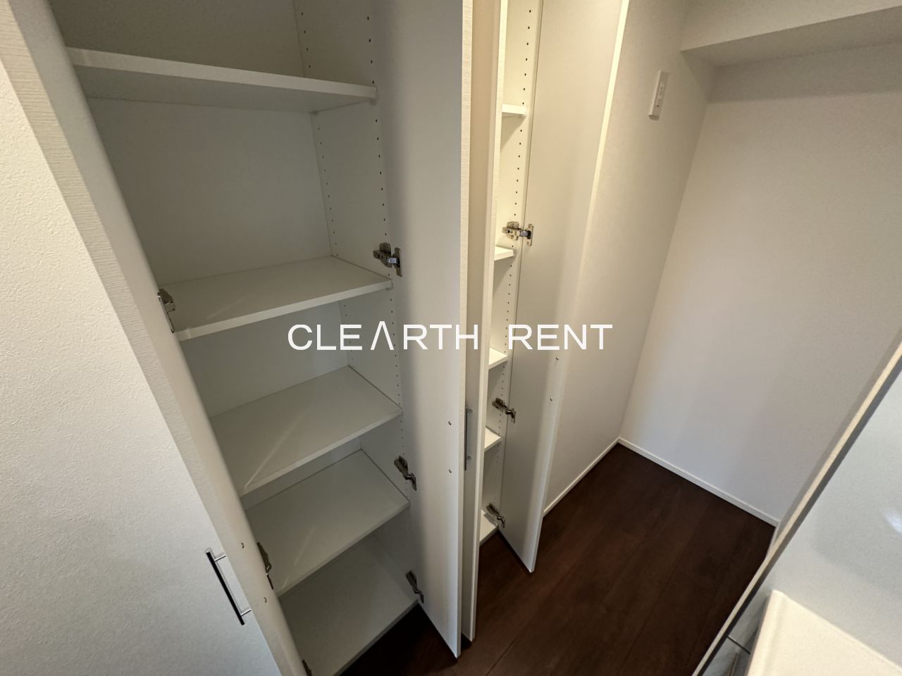 プラシア蒲田 ＴＨＥ ＧＲＡＮＤ ＲＥＳＩＤＥＮＣＥ キッチン後ろにはパントリー設置