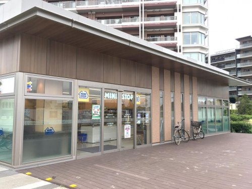 幕張ベイパーク　ミッドスクエアタワー15階 【コンビニエンスストア】ミニストップ 幕張ベイパーク店まで449ｍ