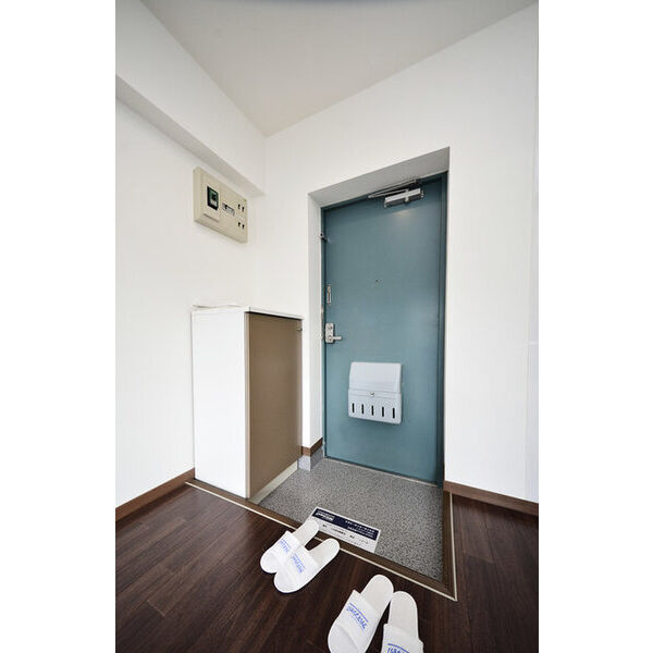 第12明智ビル0107号室 玄関