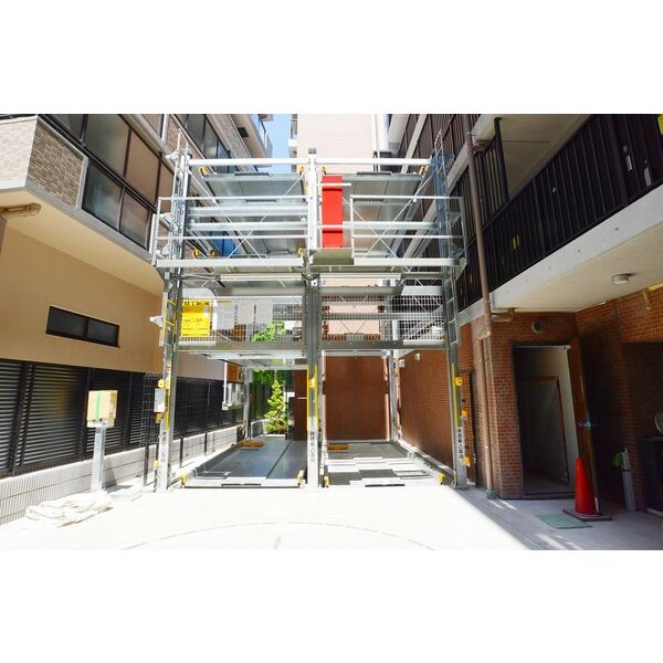 エステムコート横濱大通り公園 駐車場