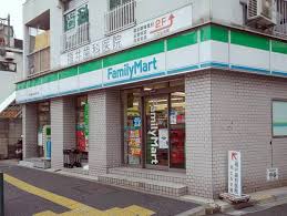 ルイシャトレ早稲田 【コンビニエンスストア】ファミリーマート 西早稲田店まで349ｍ