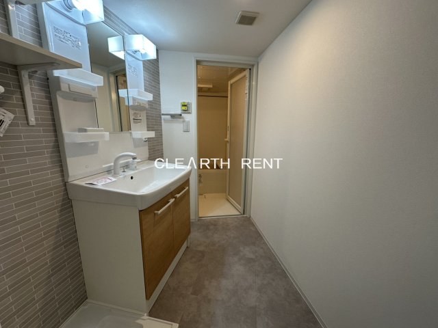 ＧＲＡＮ ＰＡＳＥＯ三宿Ⅱ2階 収納棚付きの独立洗面台