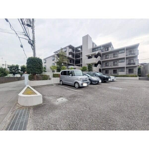 ペルミエール905102号室 駐車場
