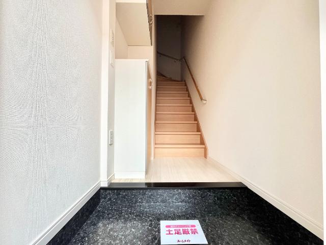 ラークヒル203号室 玄関