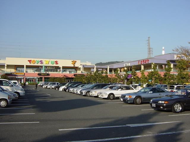 シャン・ド・ペーシュ シティーモールまで2,000ｍ