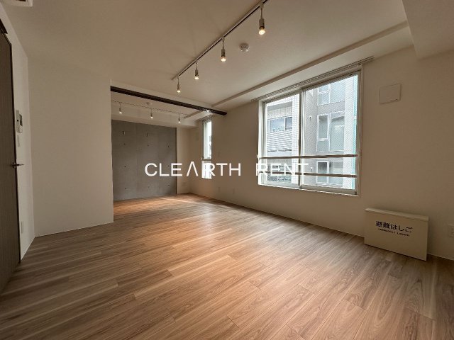 ＧＲＡＮ ＰＡＳＥＯ 池尻大橋 10.2帖のリビングダイニングキッチン/インターネット利用料無料