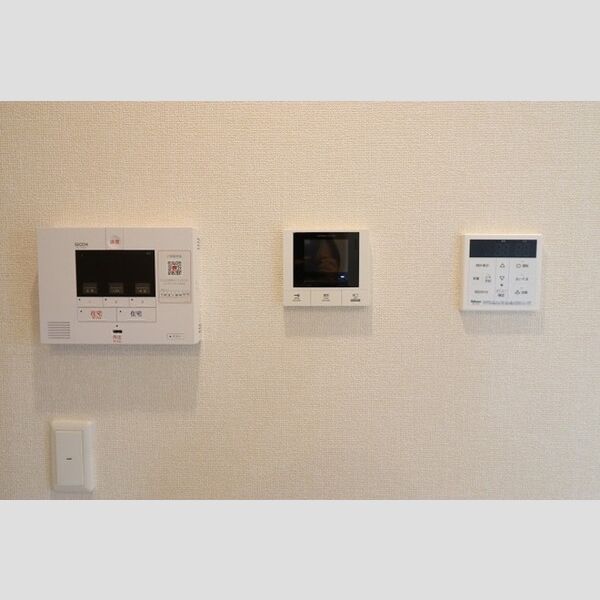 アベニール306号室 SECOMのセキュリティシステム&モニタ付きインターホン