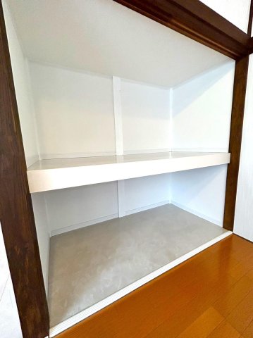 Fuji　二和東 収納にもデスクとしてもご使用いただけます