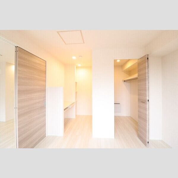 レンヌ302号室 洋室6.8帖