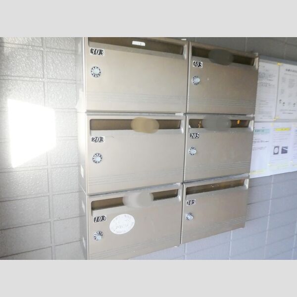 リ・ヴラン東川口　Ⅰ101号室 集合ポスト