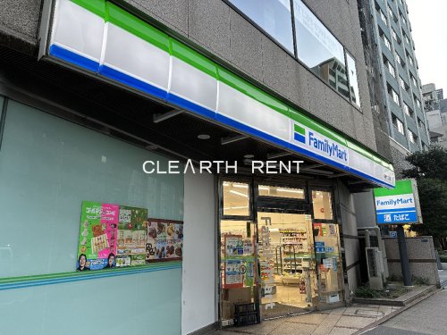 シンシア都庁前 【コンビニエンスストア】ファミリーマート 新宿十二社店まで351ｍ