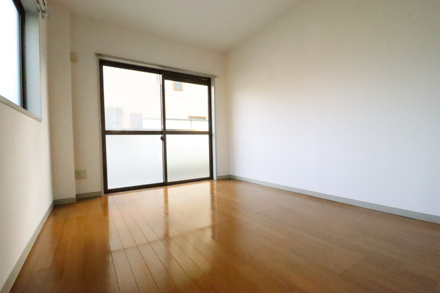 ルーチェ　三ッ藤1階 洋室！