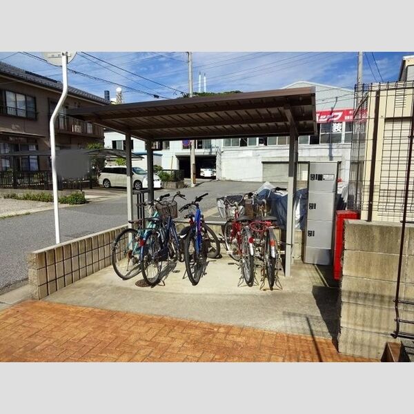 ウィンドモーレン 駐輪場