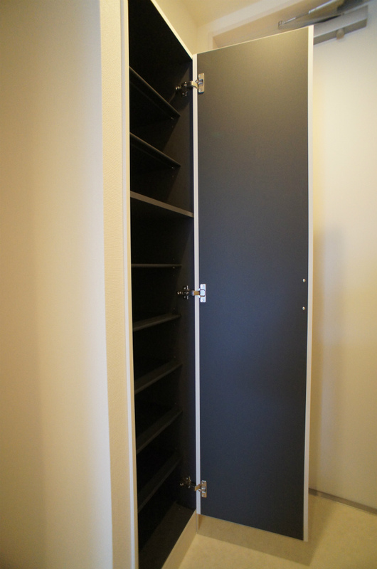 リブリ・LUCIA湘南 玄関