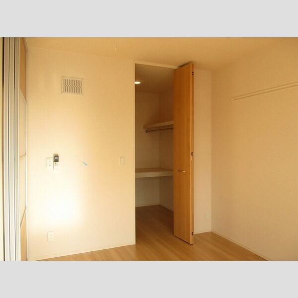 エオス　パーラー影山206号室 収納(洋室隣)