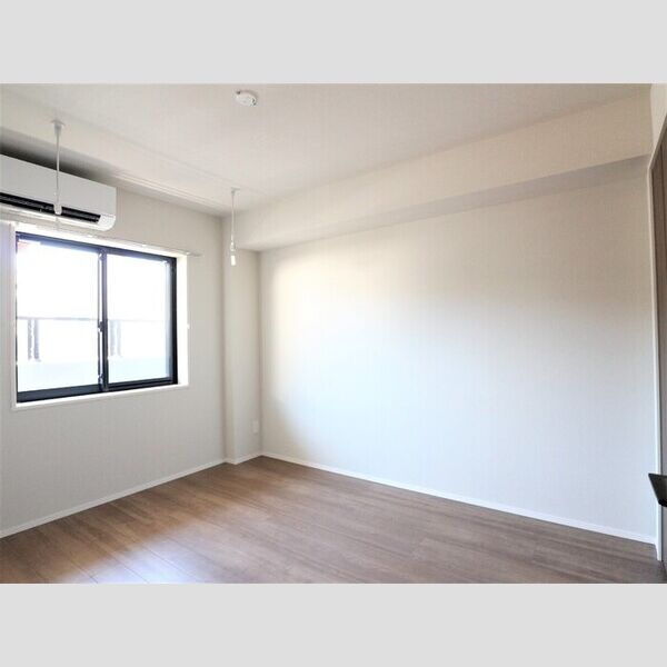 Royal Hills107号室 洋室①