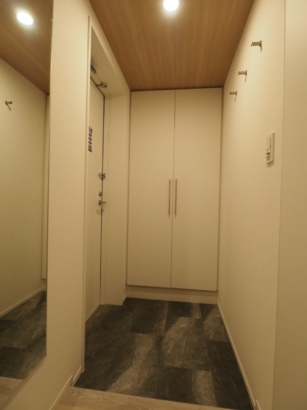 レジディア神田岩本町 玄関
