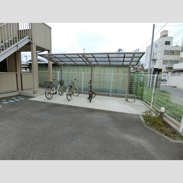ディアベルジュ203号室 駐輪場