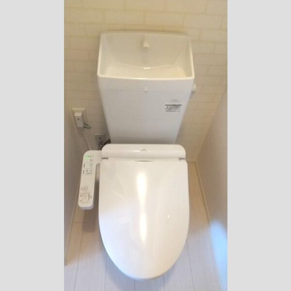 ラリュール江戸川Ⅰ302号室 温水洗浄暖房便座