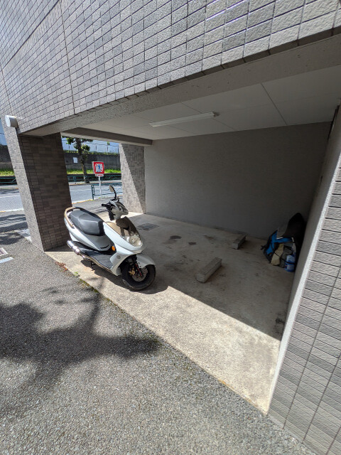 プラティーク馬事公苑(E-180)3階 駐車場