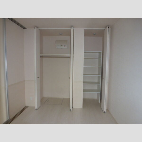 プレミール103号室 洋室収納