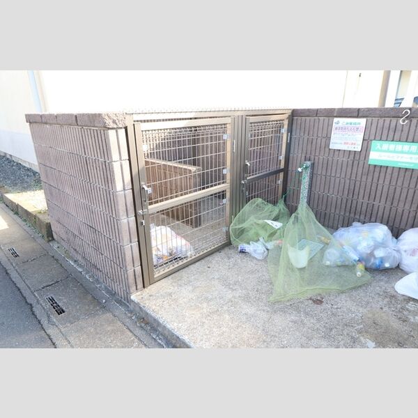 りぜーる・みさと　弐番館 ゴミ置き場