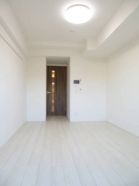 ガーラ・リバースクエア横濱南6階 使い勝手のいい洋室です