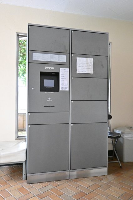 西落合ローヤルコーポ2階 宅配BOX