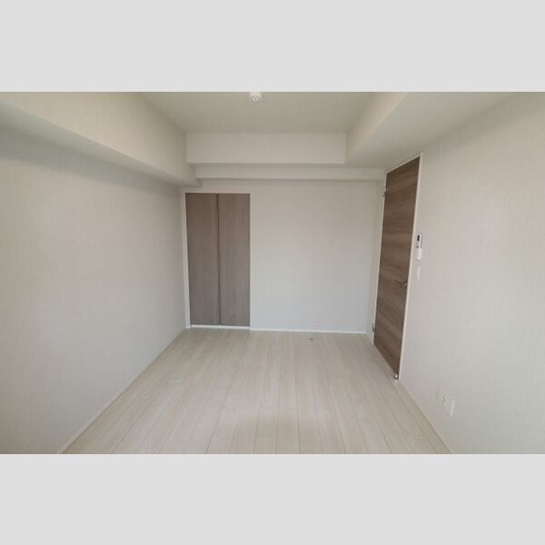 サンジョイアゼロ303号室 洋室6.8帖